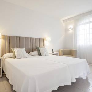 Chambre accessible Hotel ILUNION Menorca Cala Galdana
